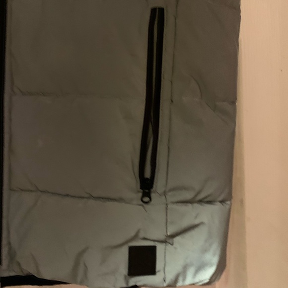 VEST - Picture 3 of 6